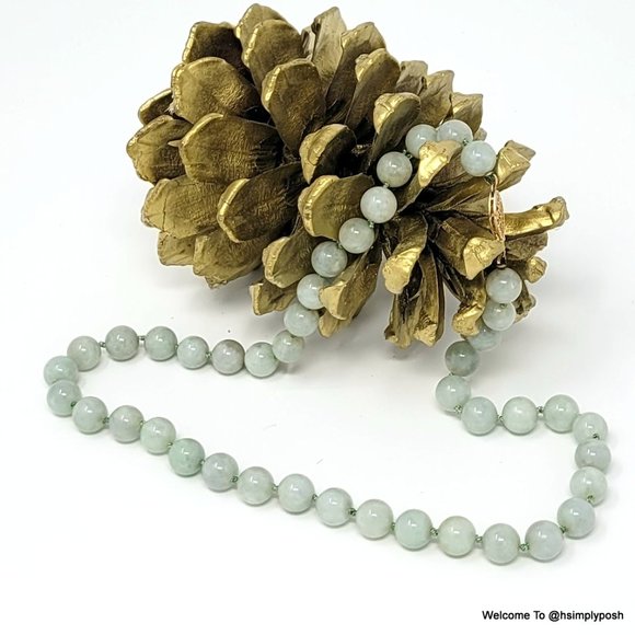 Pale Green Jade Beaded Necklace 14K Gold Closure 20-inch - Picture 4 of 4